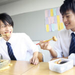 中学生の身体を大きくする食事法とは?成長期に必要な栄養と補食の工夫も解説