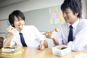 中学生の身体を大きくする食事法とは？成長期に必要な栄養と補食の工夫も解説